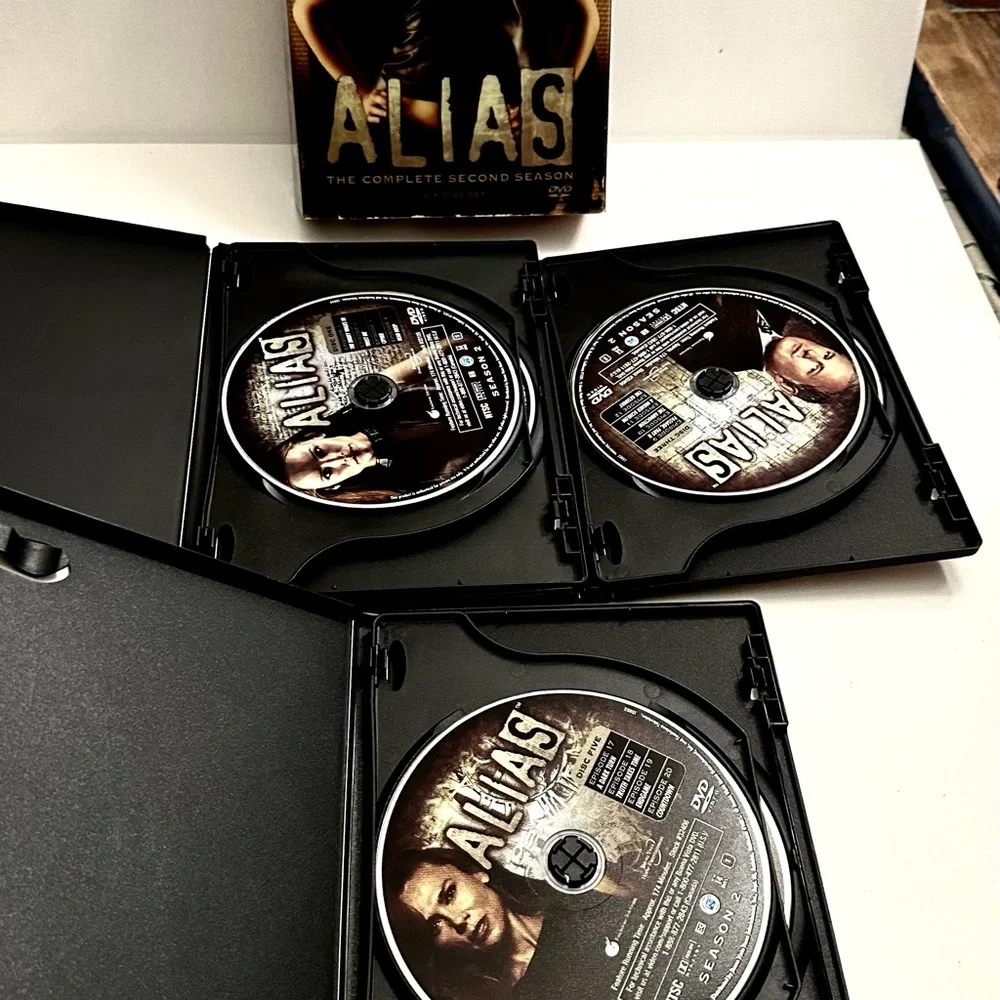 Alias -Complete Series - Picture 6 of 10